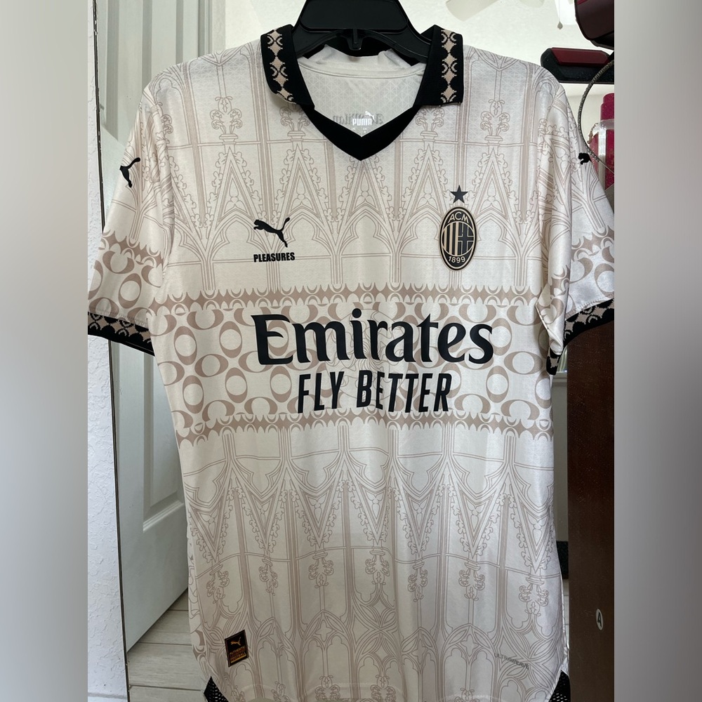Ac Milan puma x pleasures jersey 2023/2024
